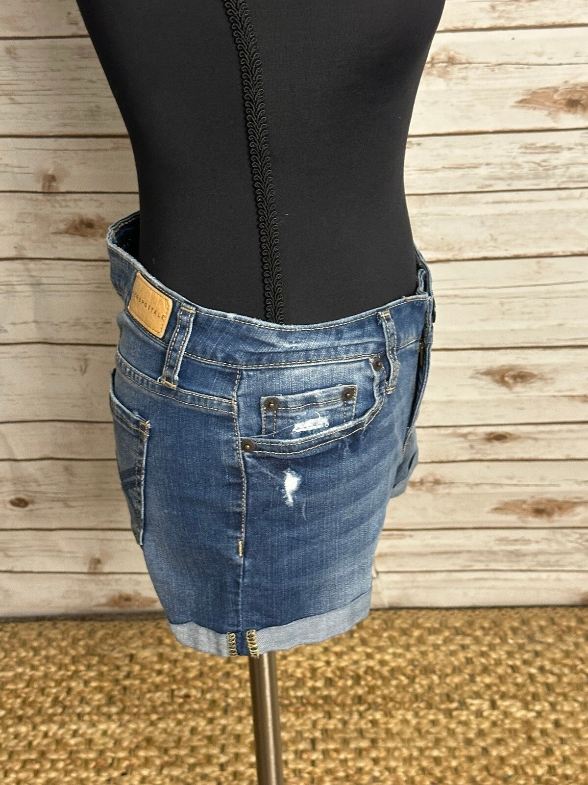 Aeropostale Shorty medium wash distressed rolled cuffs denim jean shorts Size 2 Y2K