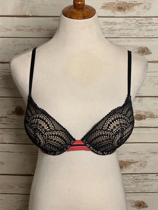Victoria's Secret black lace Bombshell Plunge push-up bra 32D coquette lingerie