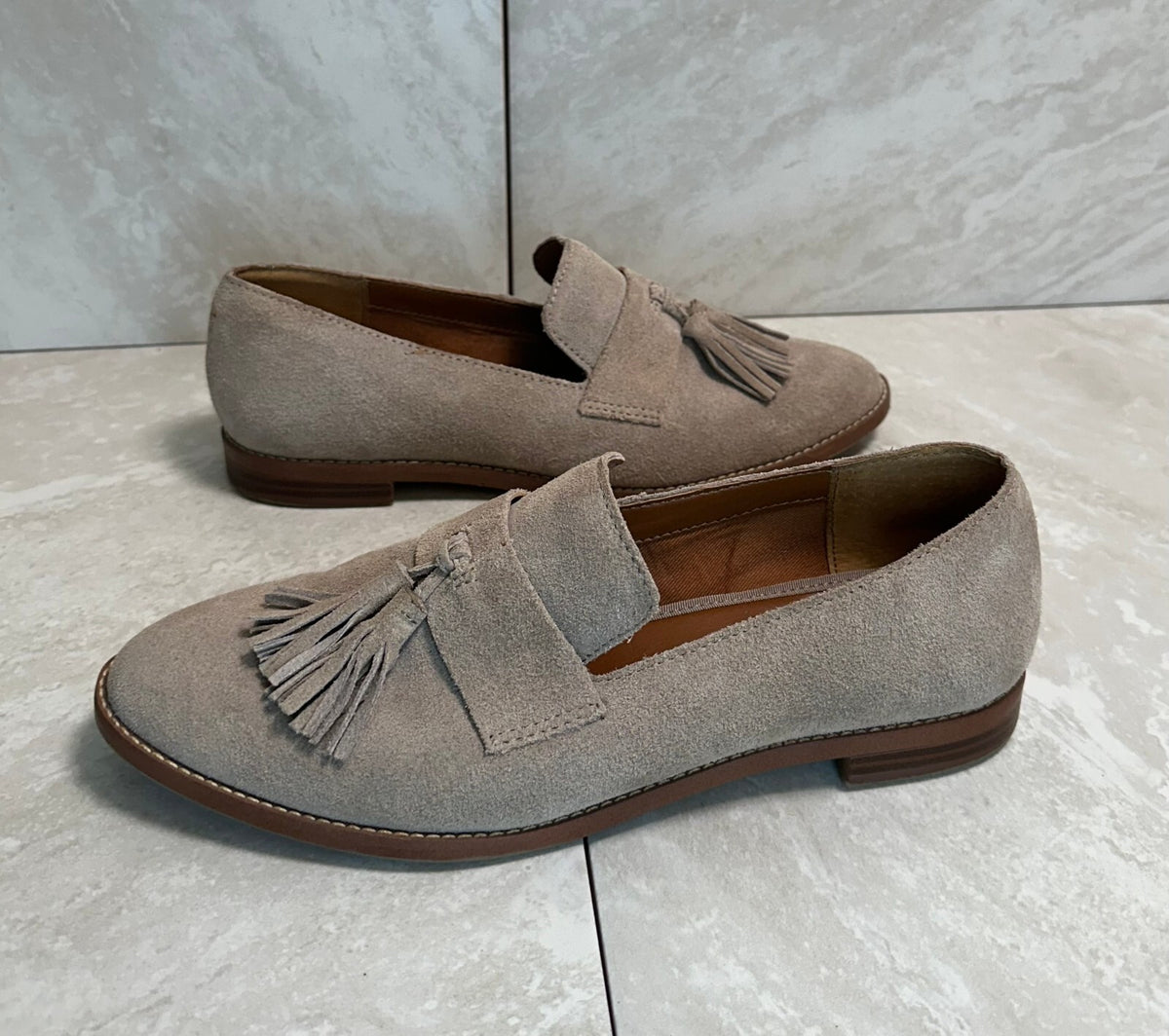 Franco Sarto taupe tasseled kiltie fringe suede loafers 8.5 preppy old money
