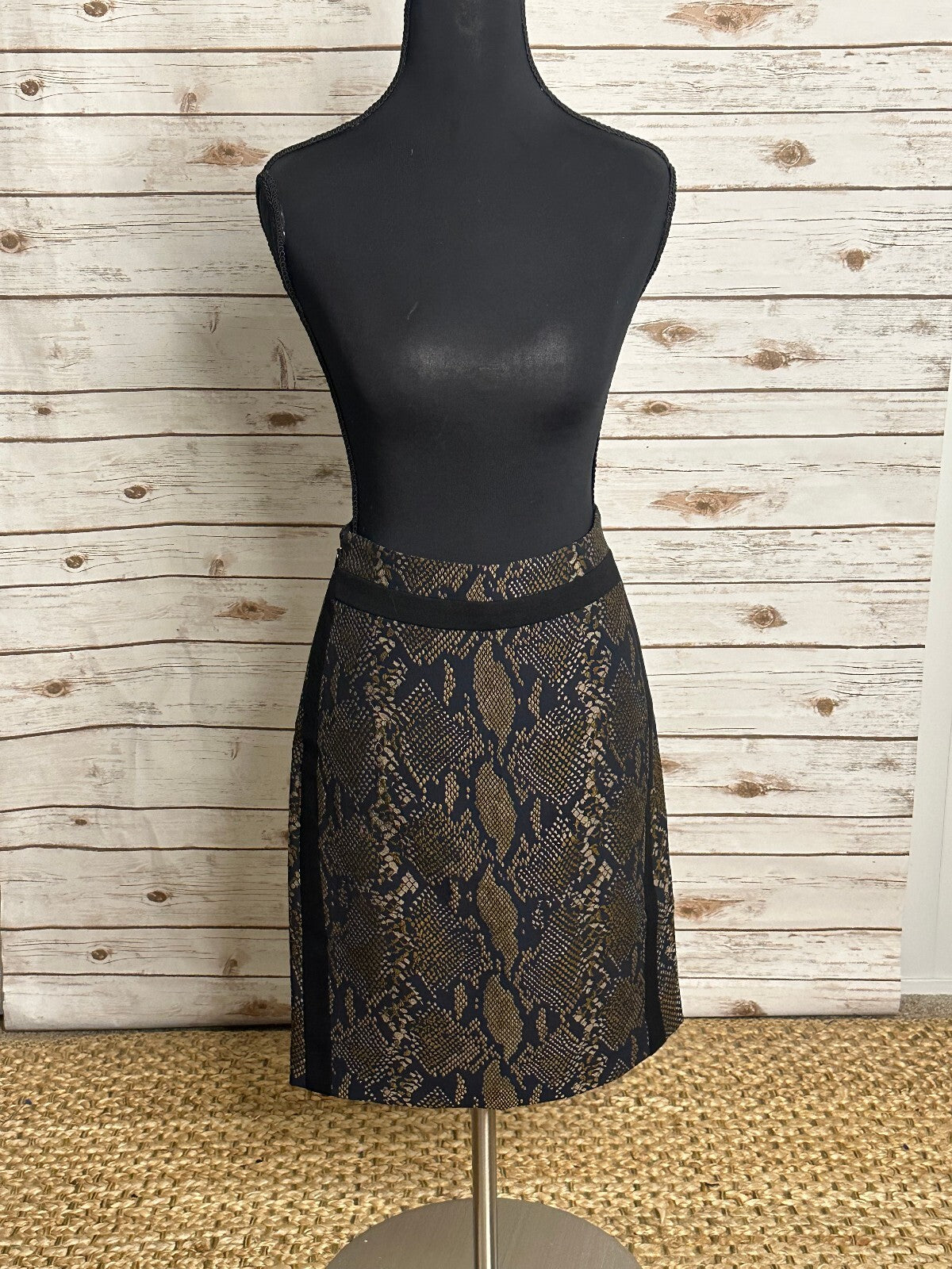 Diane von Furstenburg Marta black tan snakeskin pencil skirt Size 4 office siren