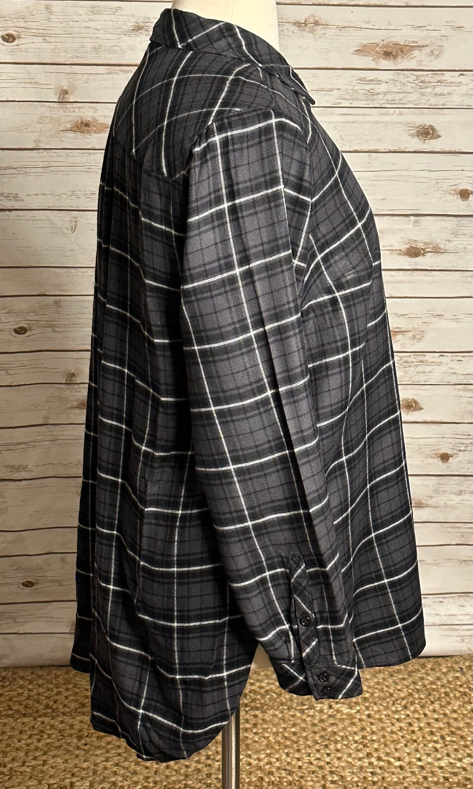 Torrid grey black white plaid long sleeve button-up shirt Size 1/1X/14-16 grunge