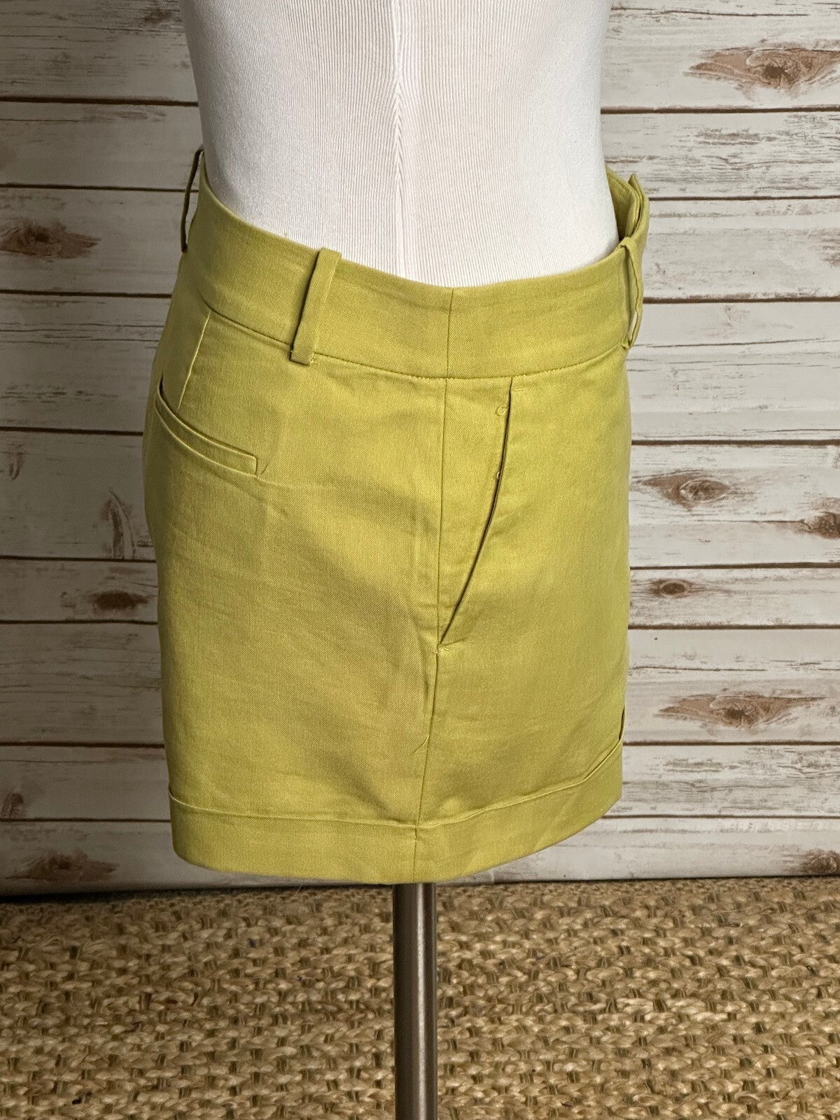 Ann Taylor chartreuse cotton linen tailored cuffed chino shorts Size 10 preppy