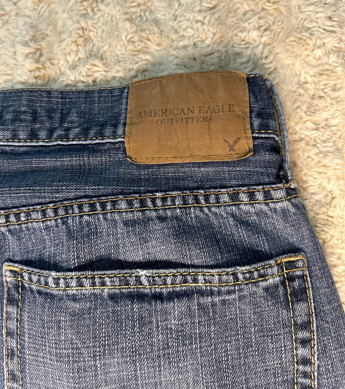 American Eagle Relaxed medium wash mid-rise denim jeans 34x34 90s Y2K Western