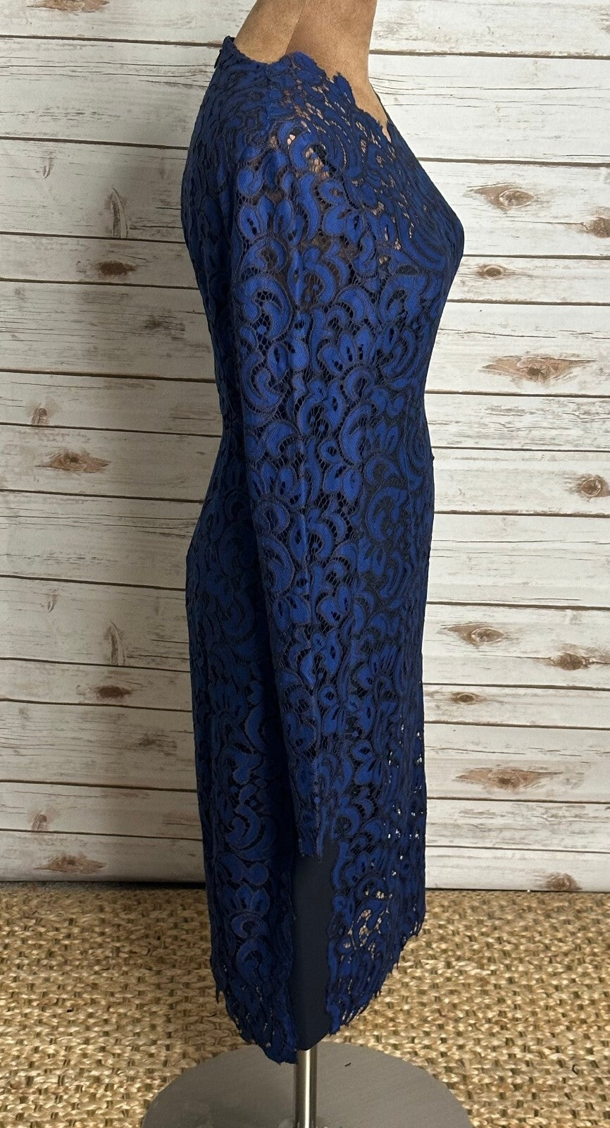 Elie Tahari Bellamy blue lace long sleeve sheath cocktail dress Size 4 romantic