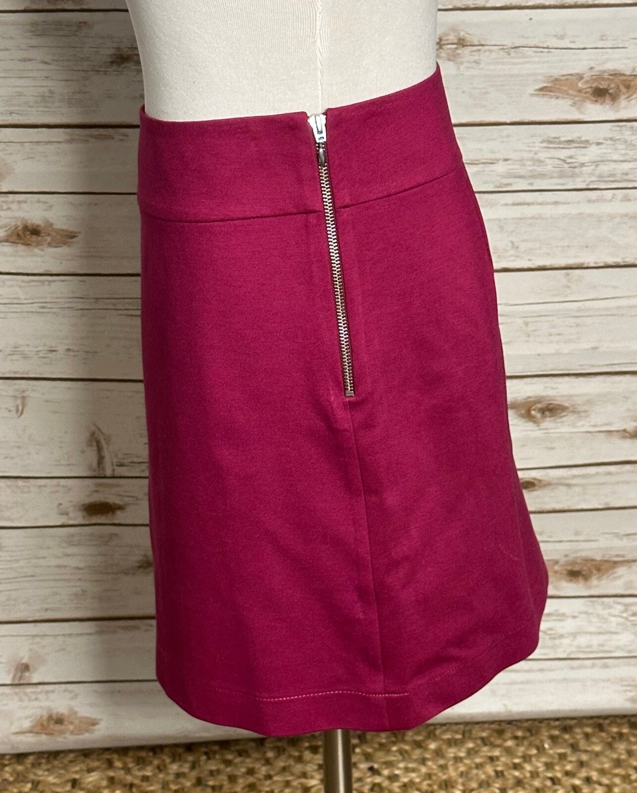 Banana Republic fuchsia pink side zipper A-line mini skirt Size 10 minimalist