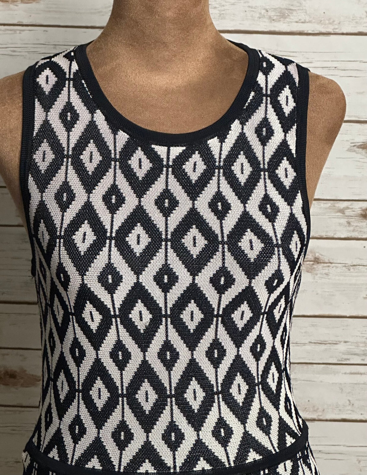 Trina Turk black white geometric sleeveless knit A-line dress Medium retro mod