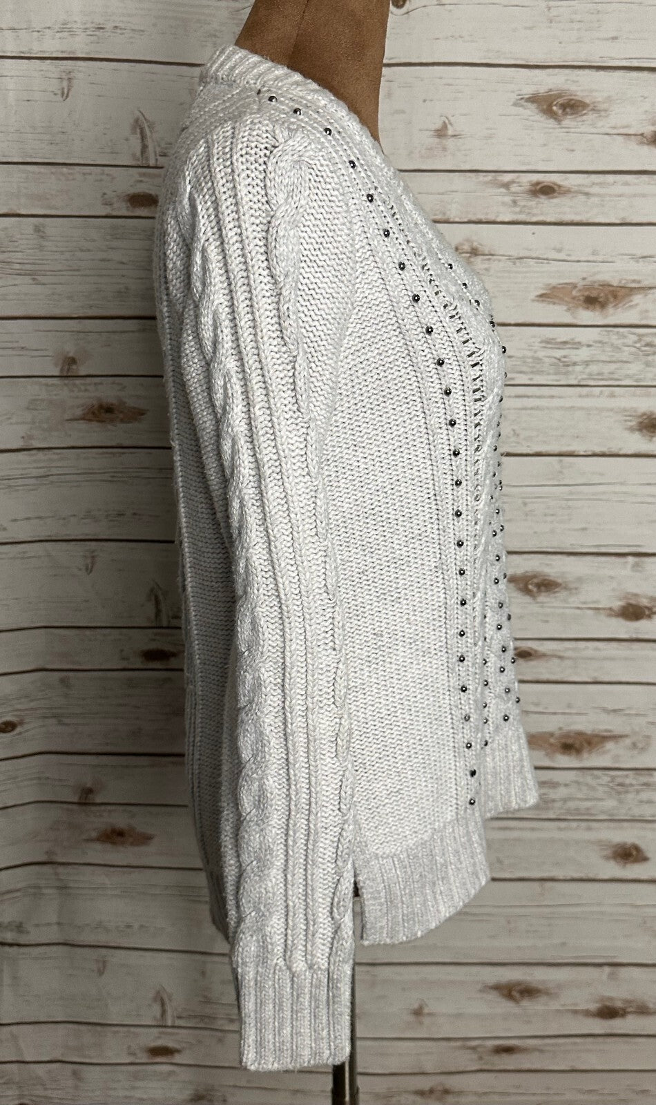 Abercrombie & Fitch grey beaded cable knit long sleeve V-neck sweater Size Small