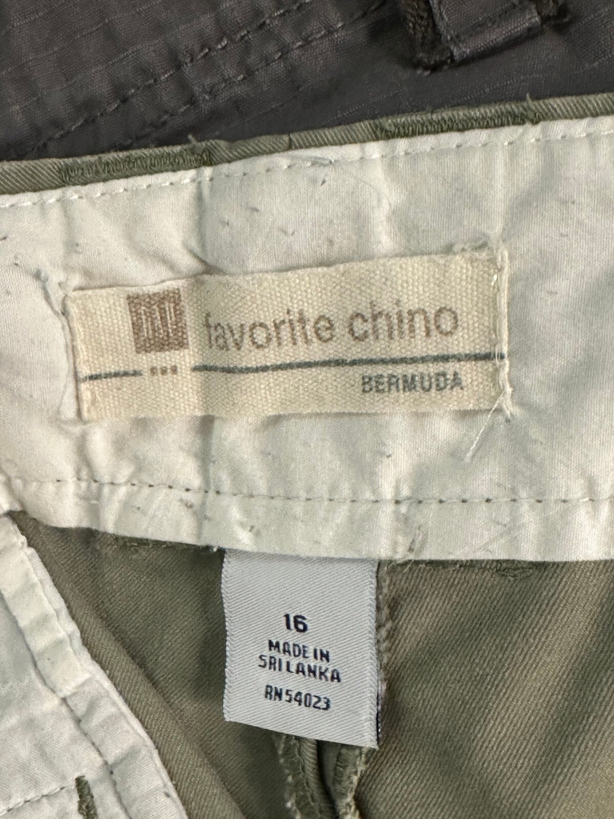 GAP Favorite Chino olive green cotton bermuda shorts Size 16