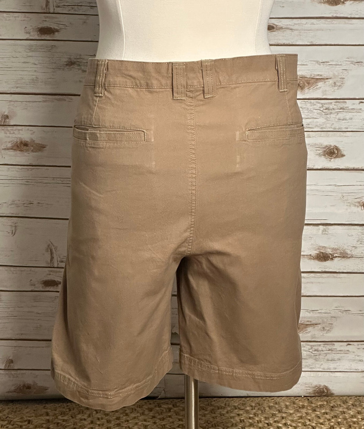 Columbia khaki Regular Fit utility cargo hiking shorts Size 48 gorpcore outdoor