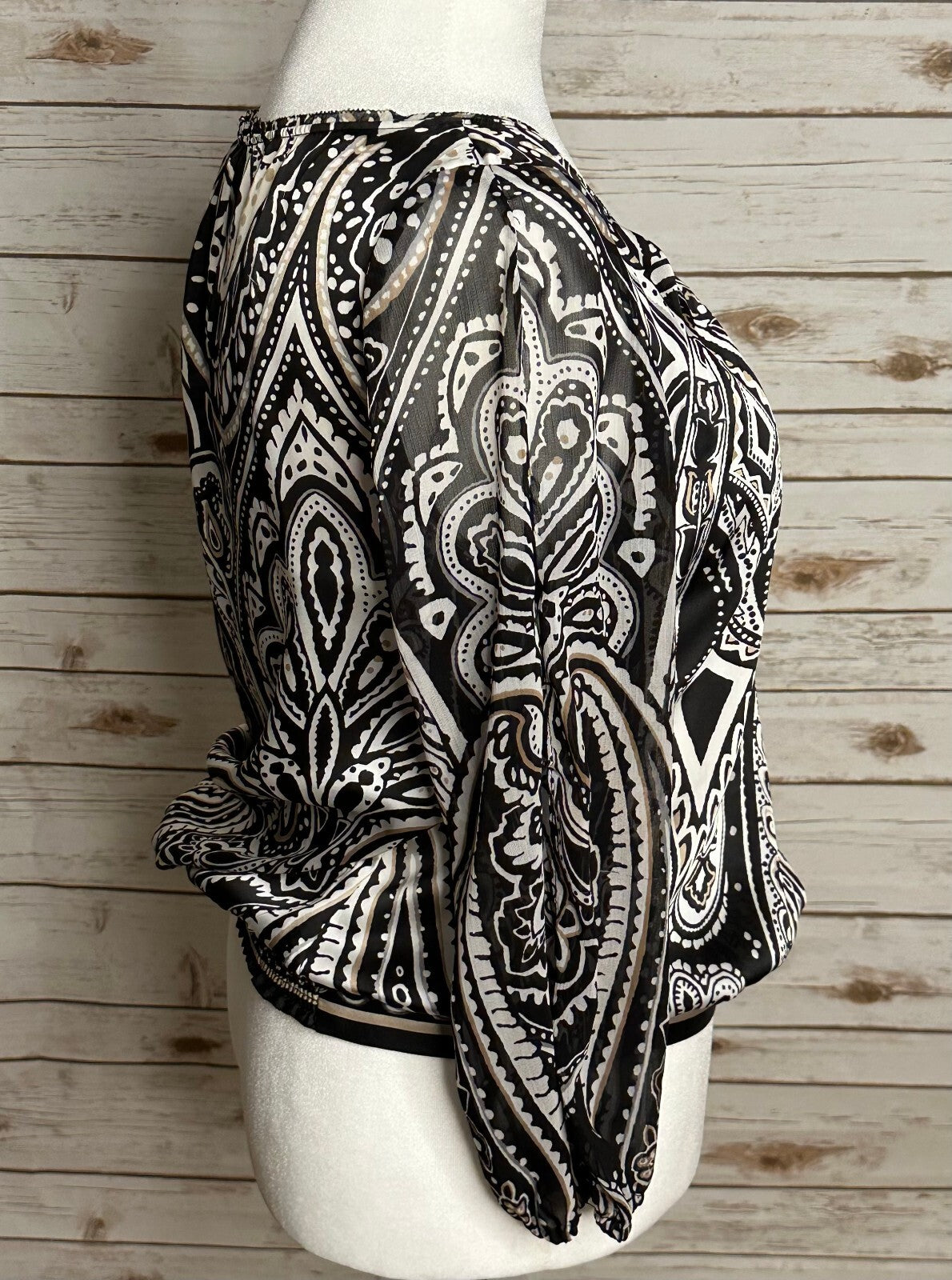 White House Black Market black white paisley long sleeve blouse 12 monochrome
