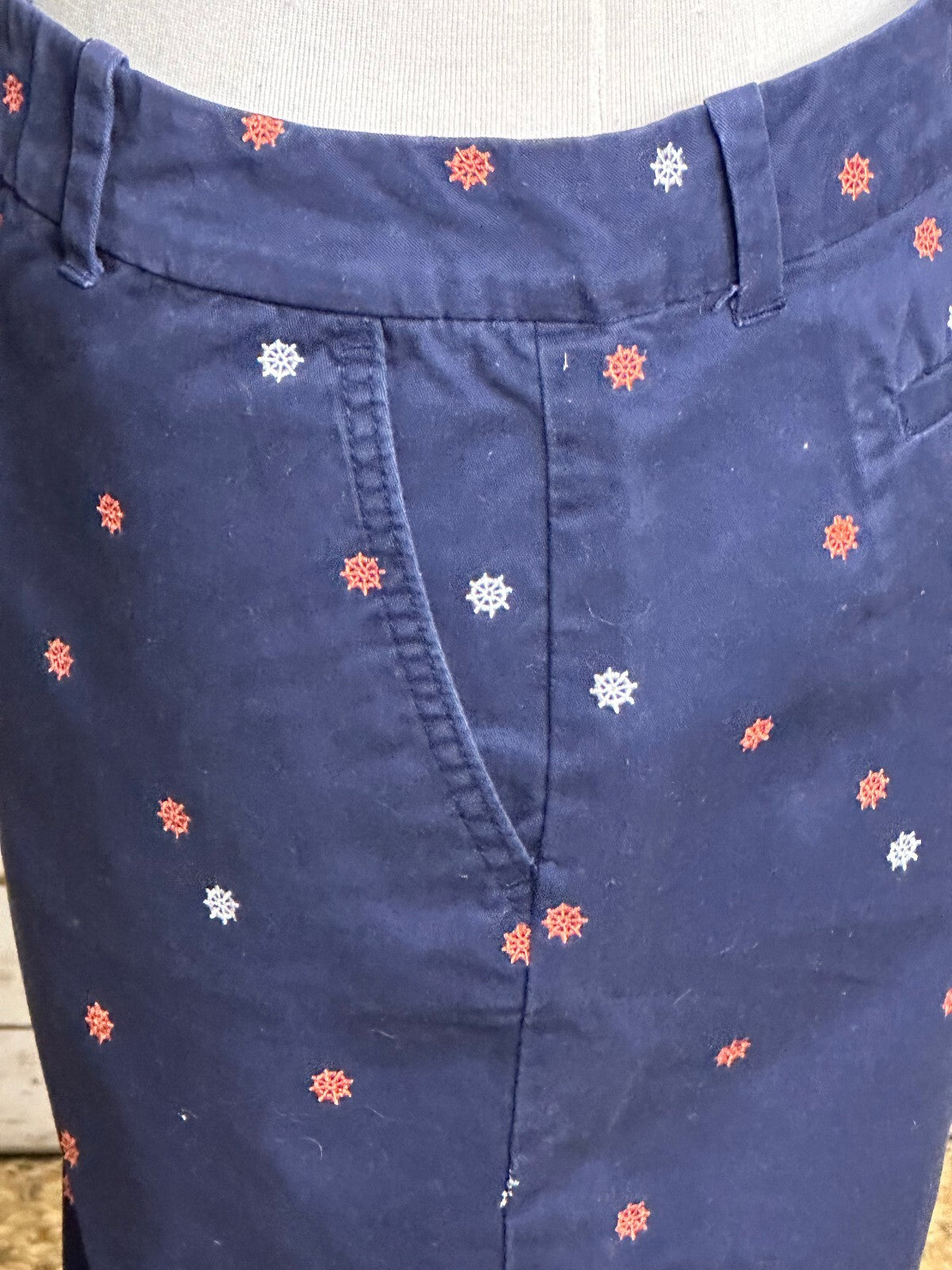 Tommy Hilfiger navy 100% cotton chino bermuda shorts Size 10 nautical coastal