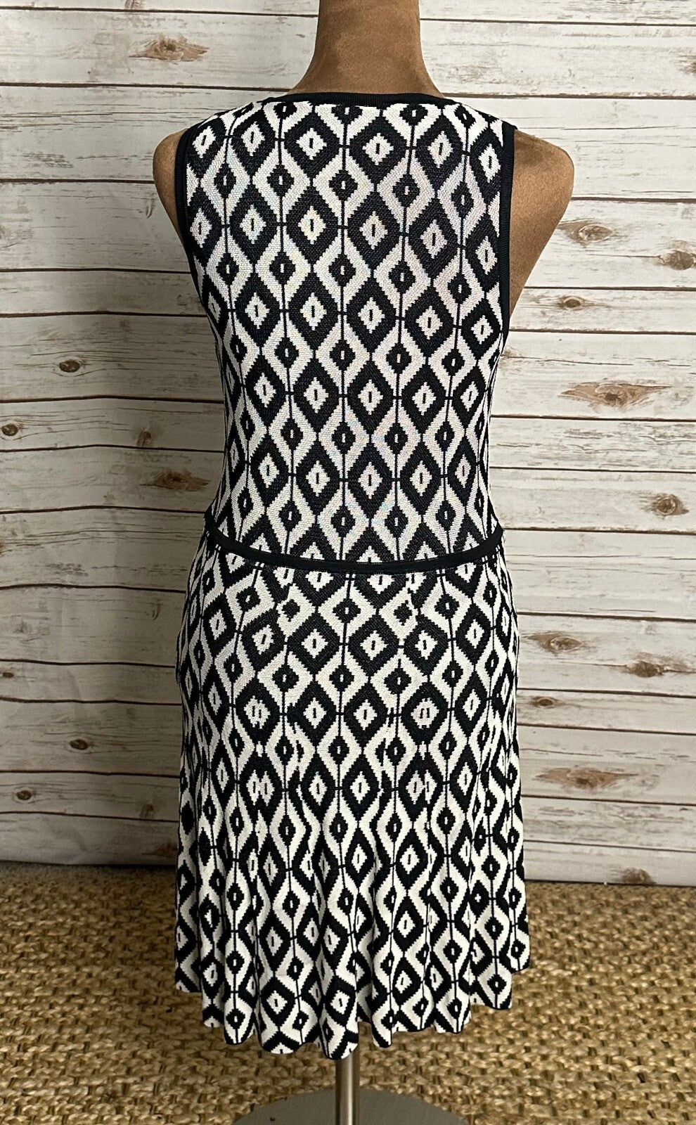 Trina Turk black white geometric sleeveless knit A-line dress Medium retro mod
