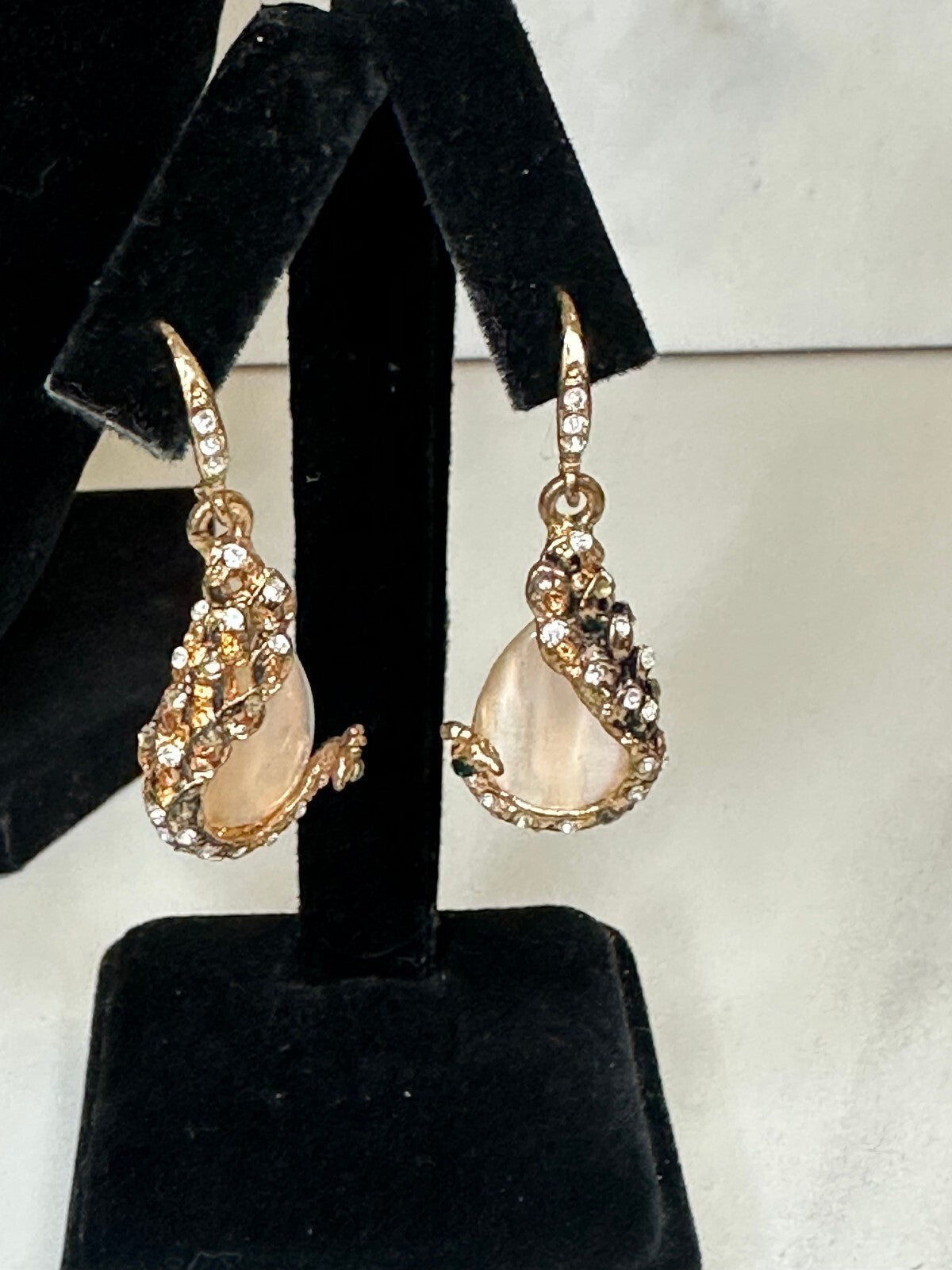 Vintage-style gold-tone champagne rhinestone teardrop earring and pendant set