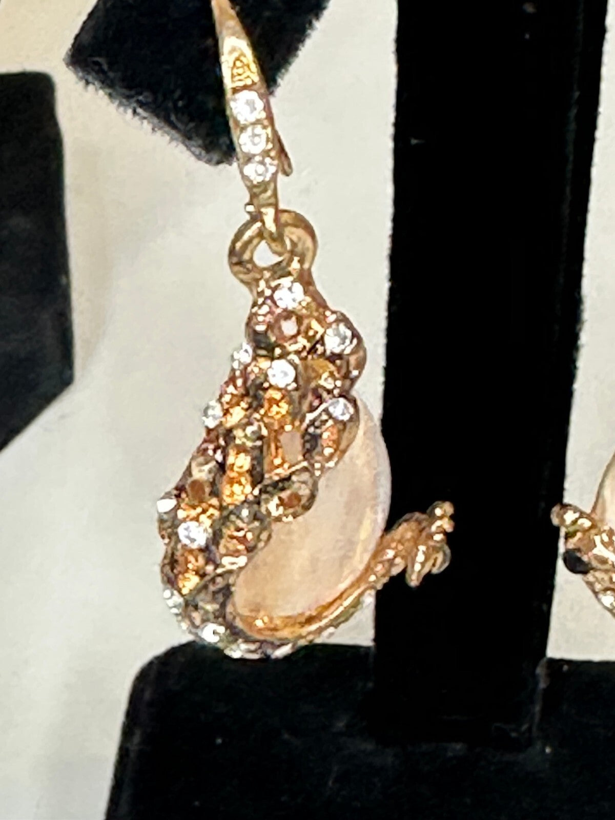 Vintage-style gold-tone champagne rhinestone teardrop earring and pendant set
