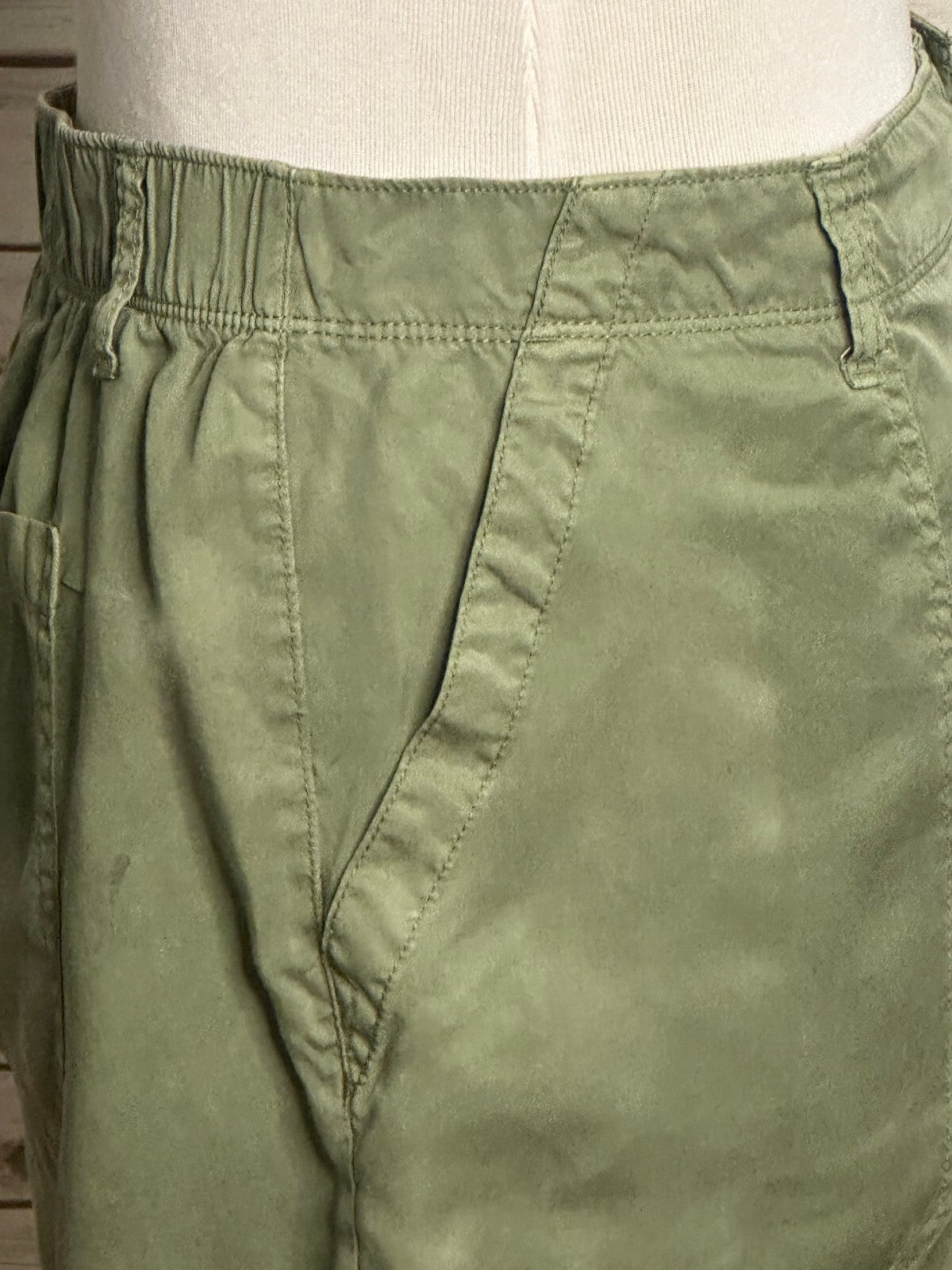 Social Standard by sanctuary olive green utility shorts XL casual sustainable