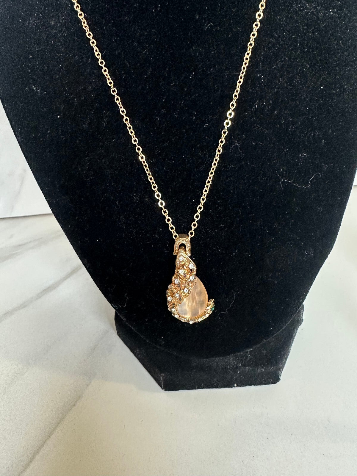 Vintage-style gold-tone champagne rhinestone teardrop earring and pendant set