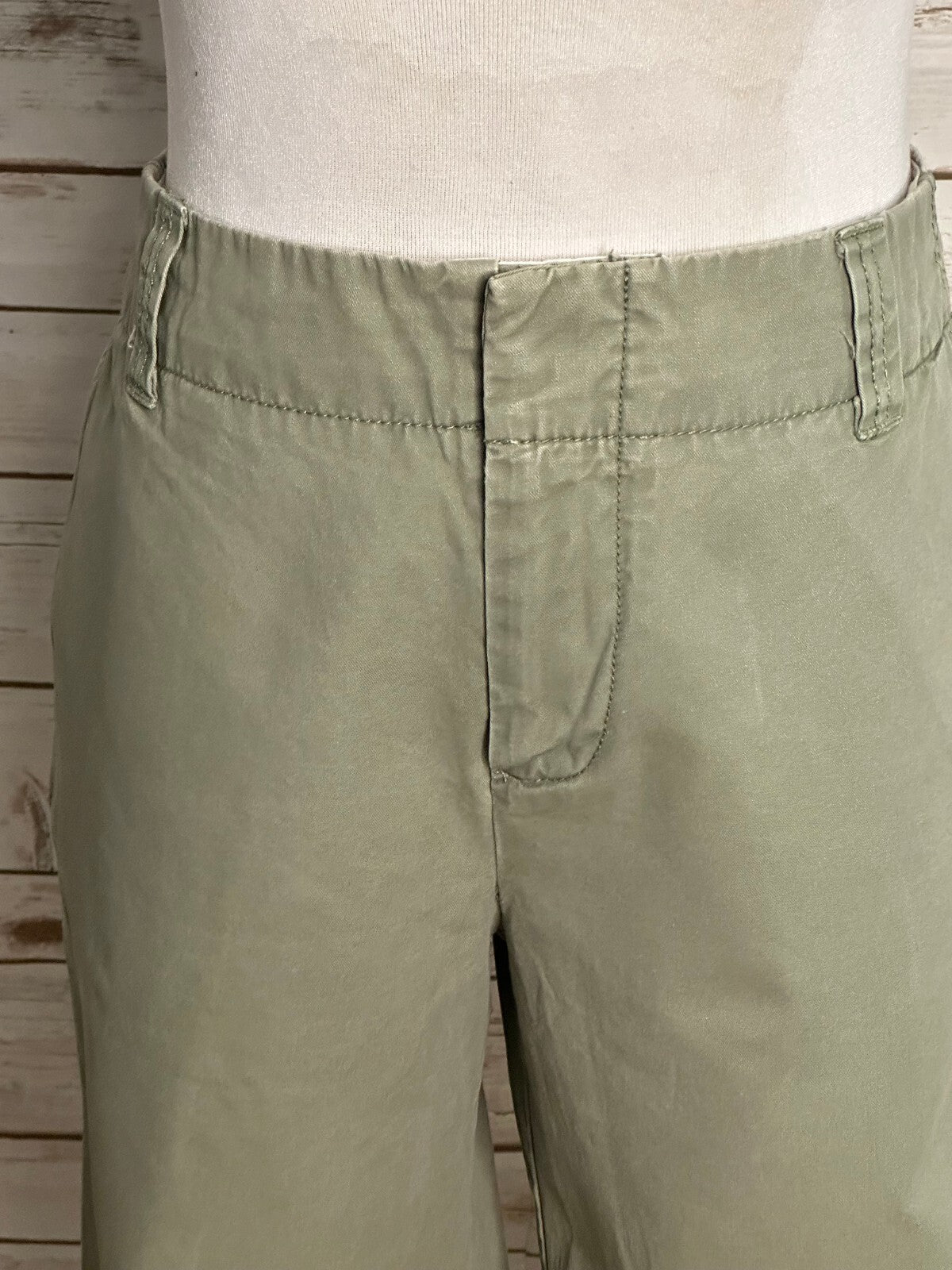 GAP Favorite Chino olive green cotton bermuda shorts Size 16