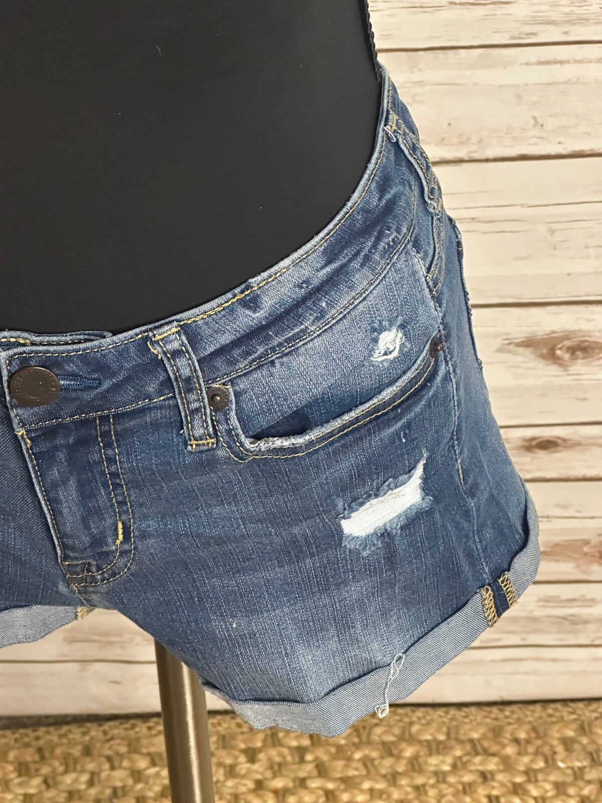 Aeropostale Shorty medium wash distressed rolled cuffs denim jean shorts Size 2 Y2K