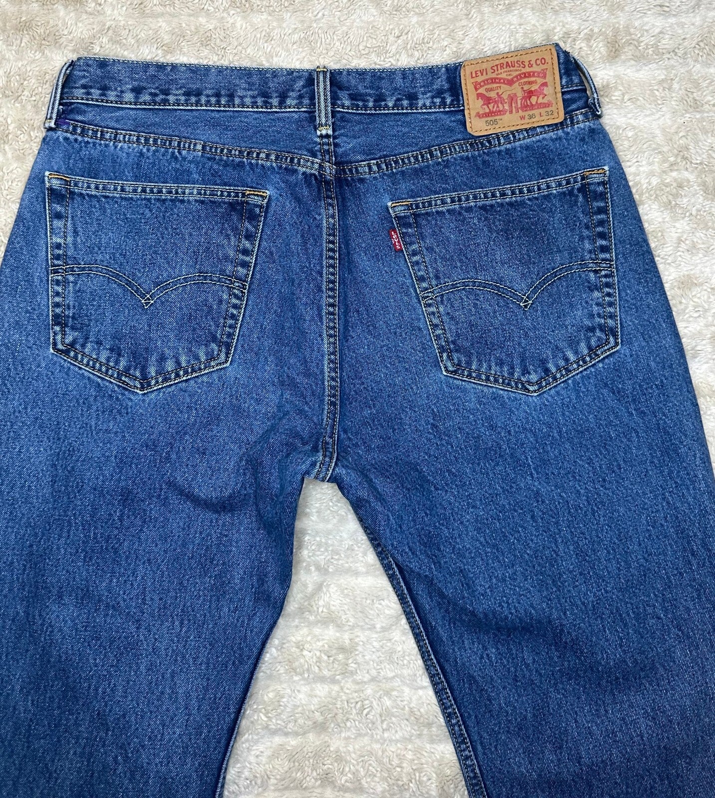Levi's 505 Regular Fit medium wash straight leg denim jeans 36x32 classic