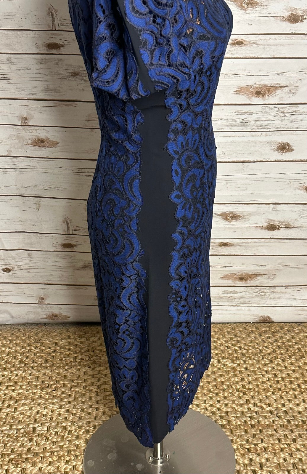 Elie Tahari Bellamy blue lace long sleeve sheath cocktail dress Size 4 romantic