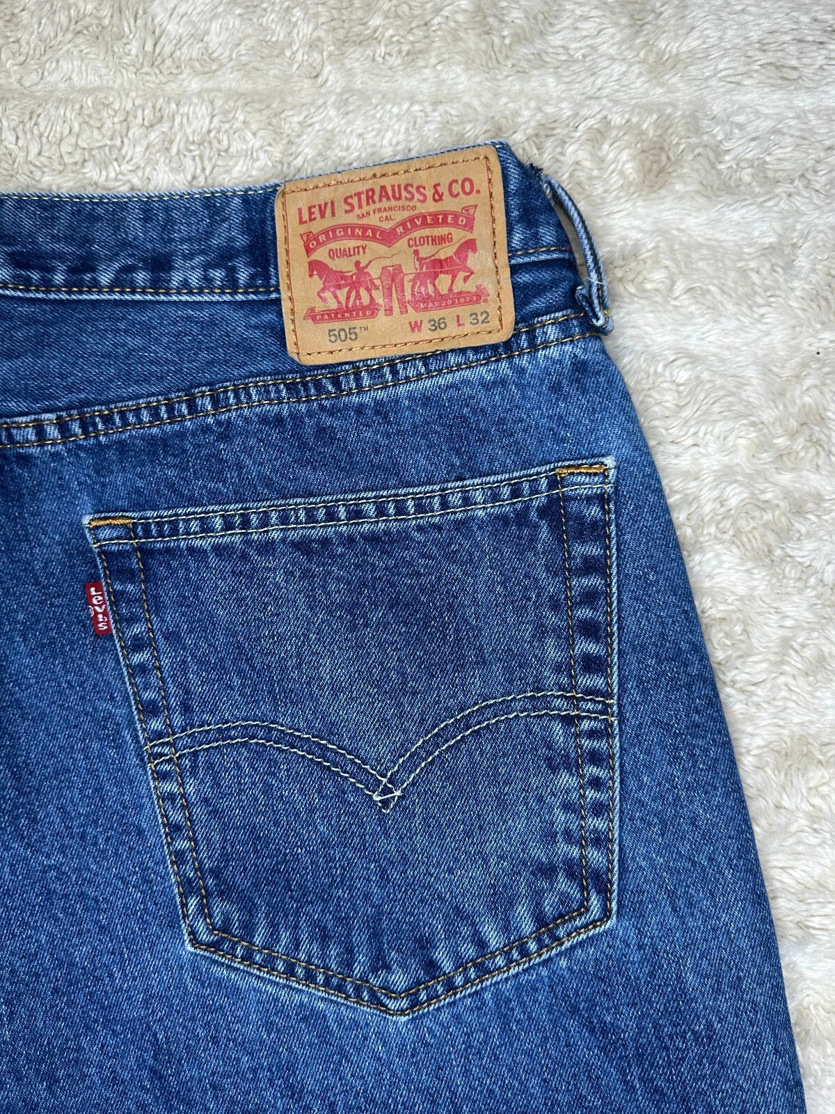 Levi's 505 Regular Fit medium wash straight leg denim jeans 36x32 classic