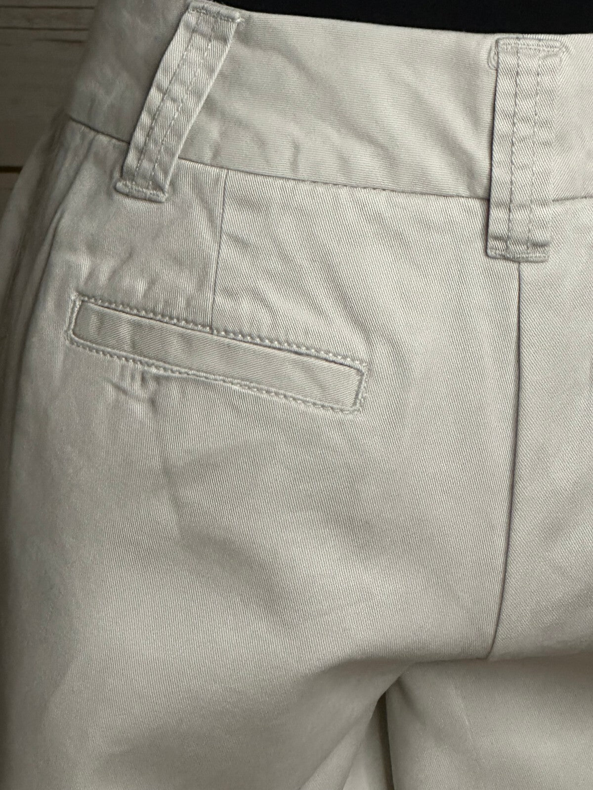 J.Crew ivory City Fit Classic Twill 100% cotton chino shorts Size 0 preppy