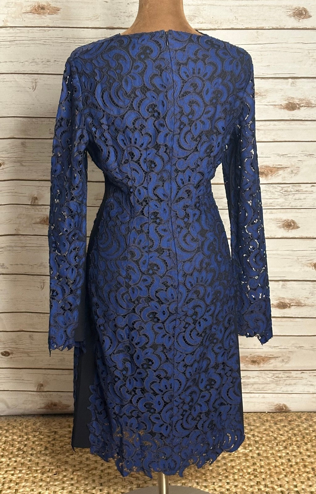 Elie Tahari Bellamy blue lace long sleeve sheath cocktail dress Size 4 romantic