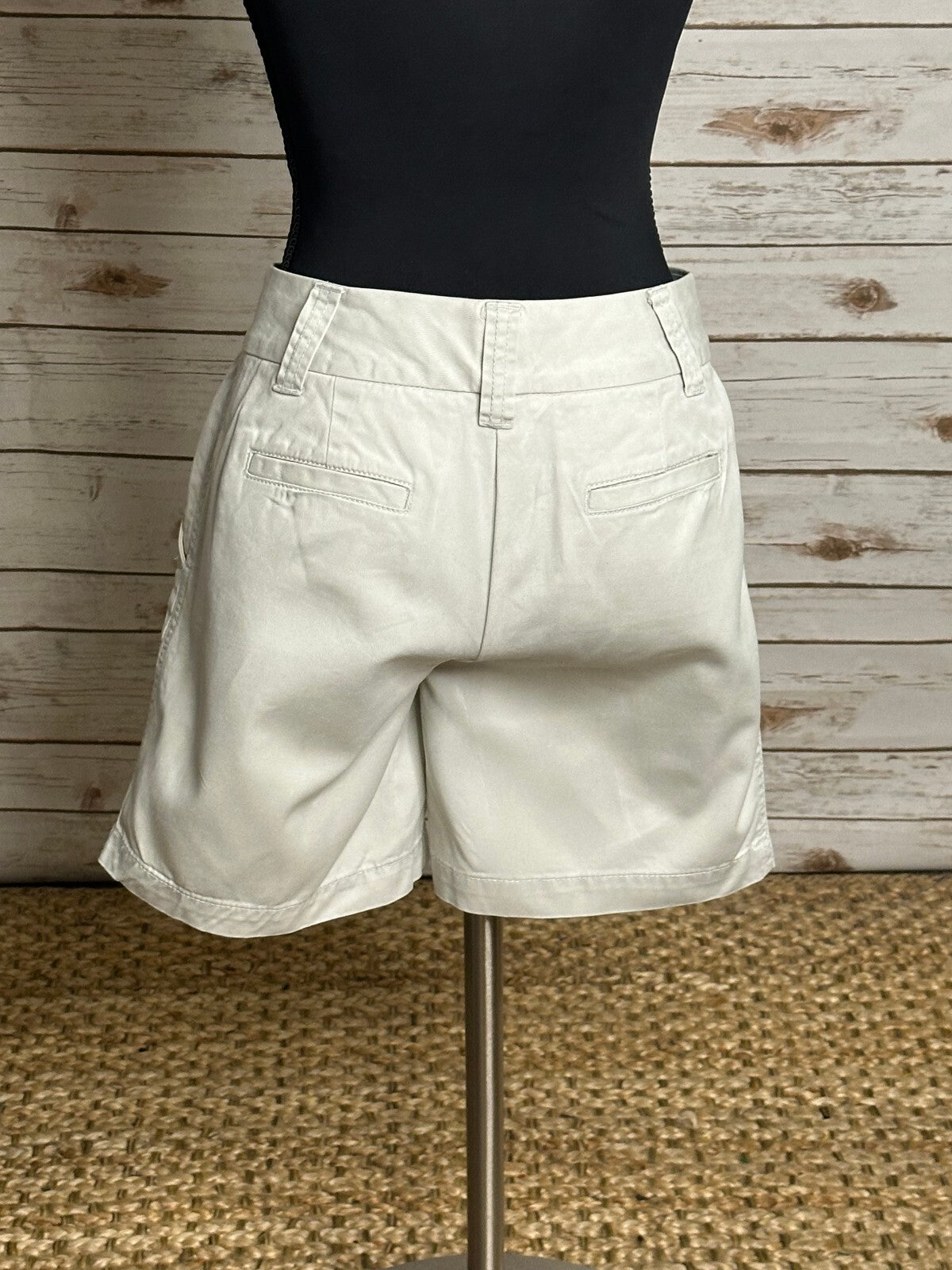 J.Crew ivory City Fit Classic Twill 100% cotton chino shorts Size 0 preppy
