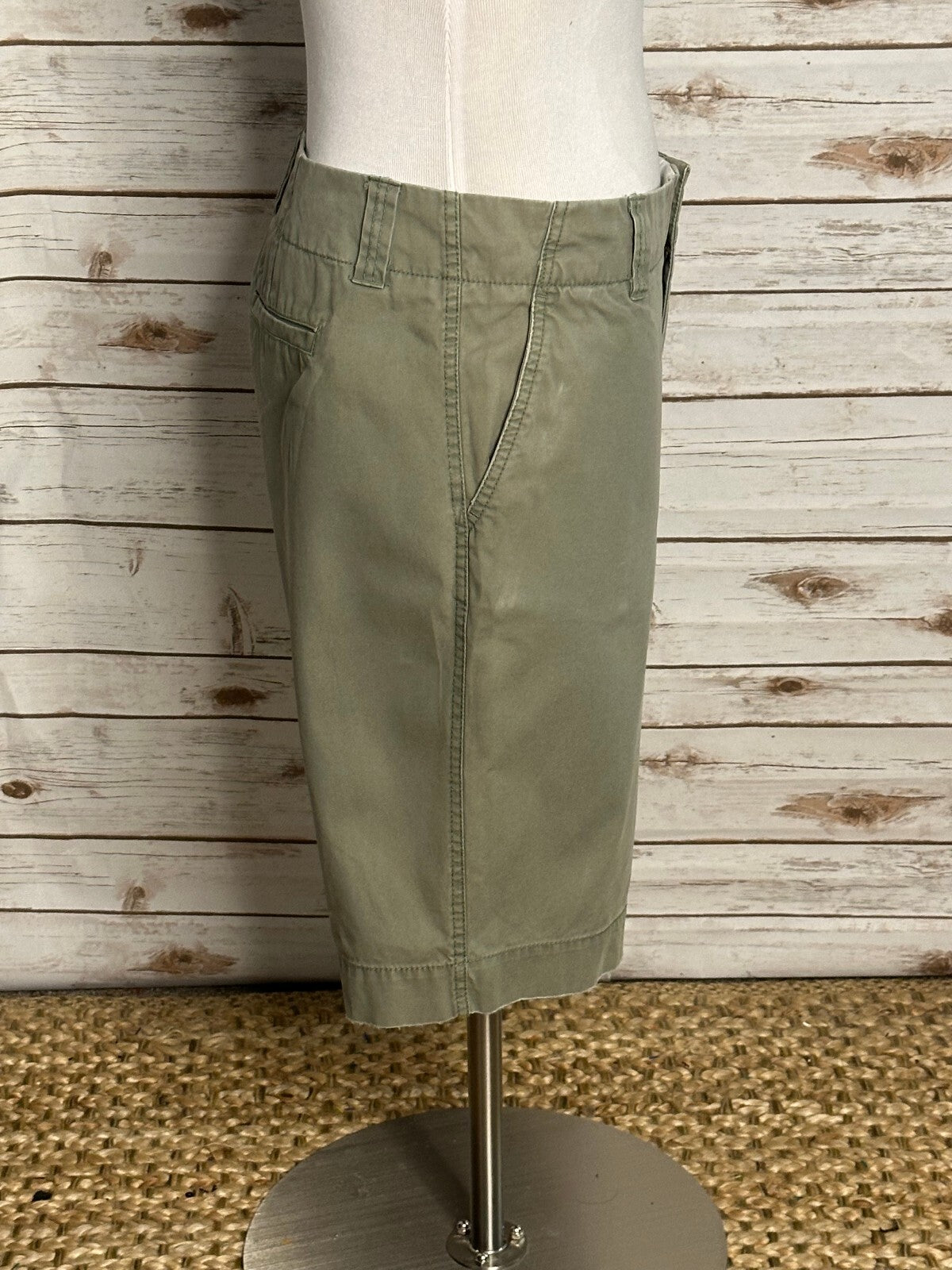 GAP Favorite Chino olive green cotton bermuda shorts Size 16