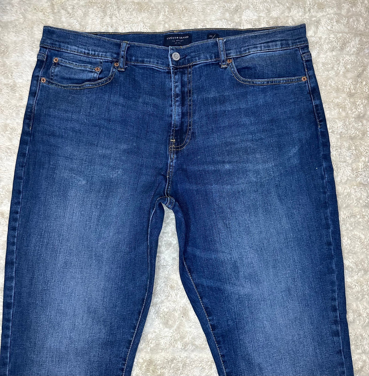 Lucky Brand 410 Athletic Straight medium-dark wash mid-rise denim jeans 40x32