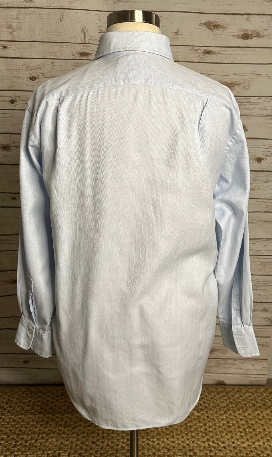 Thomas Pink Classic light blue herringbone long sleeve button-up shirt 17-35