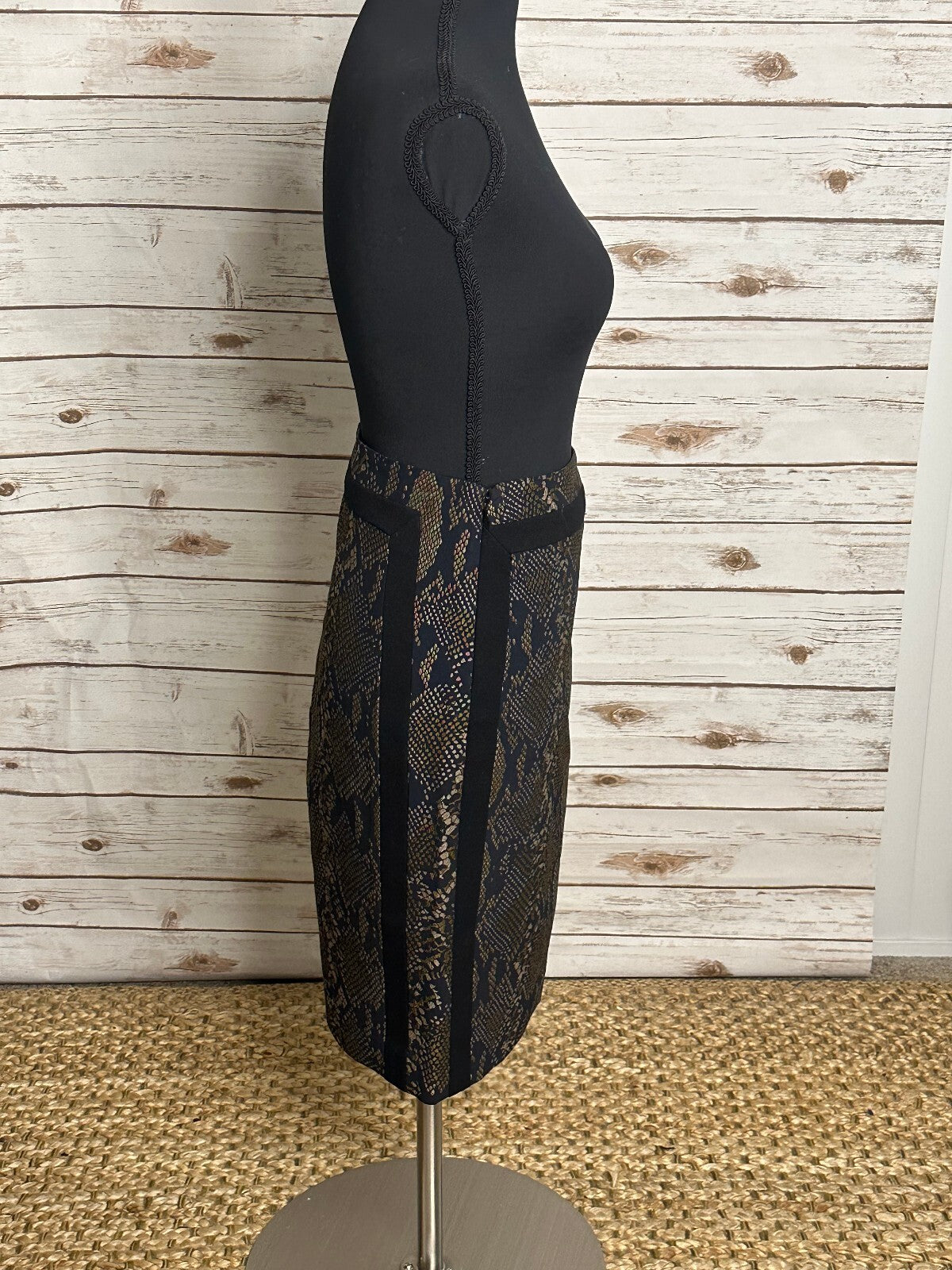 Diane von Furstenburg Marta black tan snakeskin pencil skirt Size 4 office siren