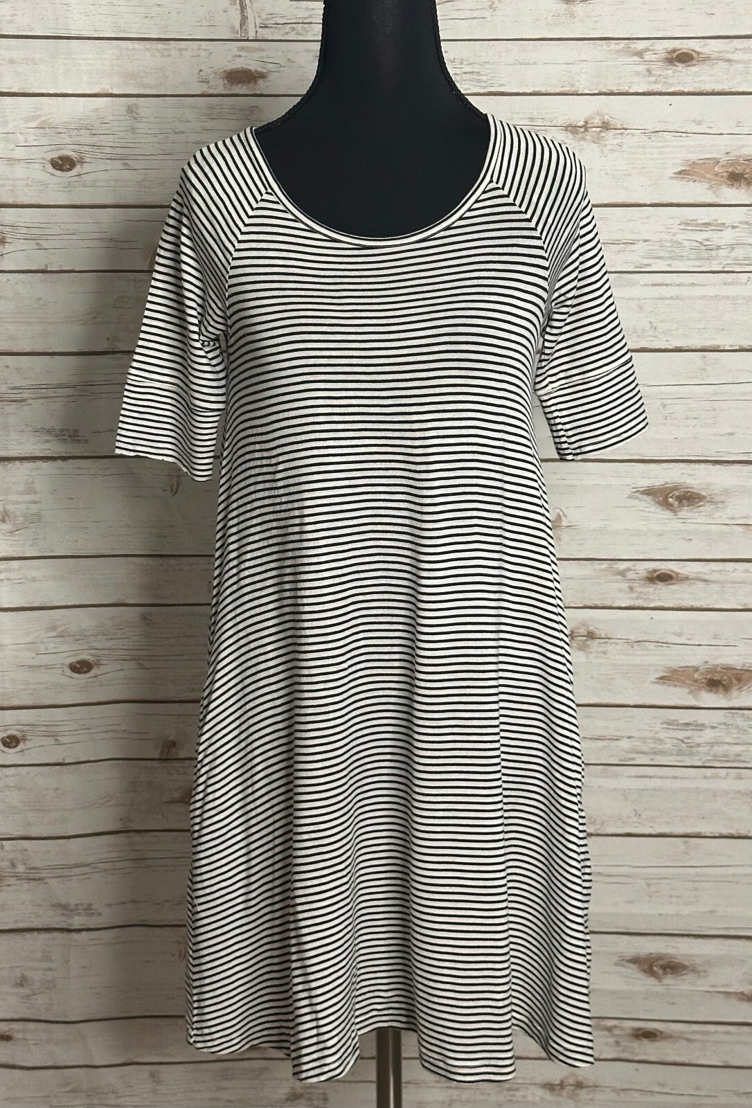 Roxy black white striped scoop neck short sleeve swing dress Size XS coastal