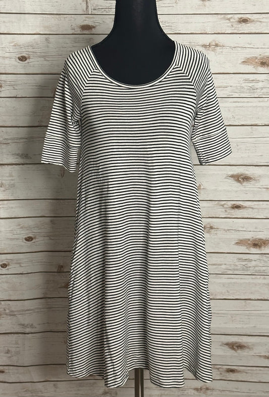 Roxy black white striped scoop neck short sleeve swing dress Size XS coastal