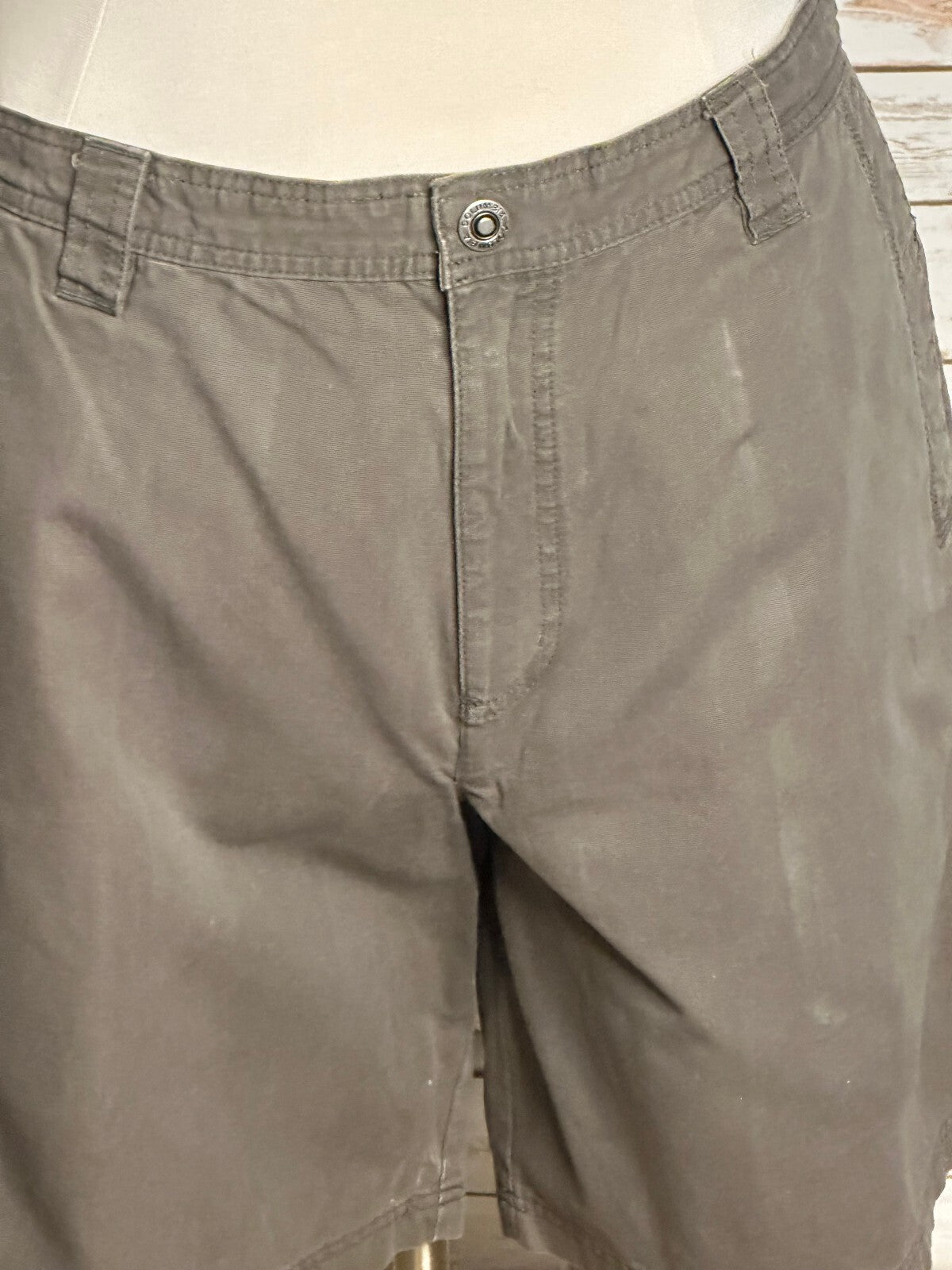Columbia Omni-Shield khaki-grey cotton utility cargo shorts Size 40 gorpcore