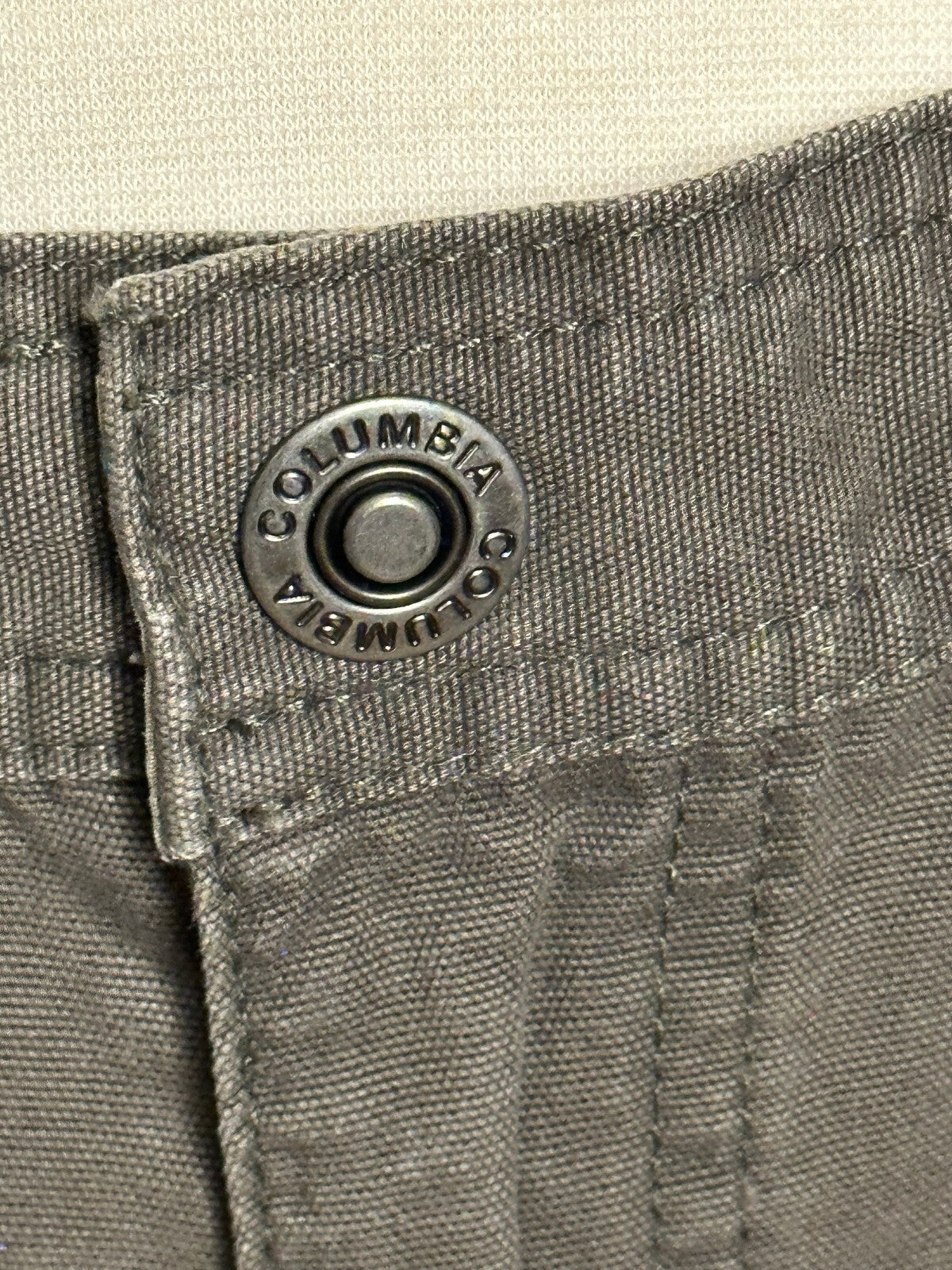 Columbia Omni-Shield khaki-grey cotton utility cargo shorts Size 40 gorpcore