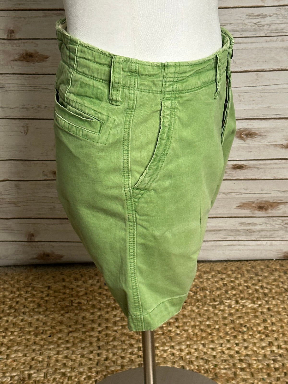 Abercrombie & Fitch green distressed button-fly chino shorts Size 31 Y2K coastal
