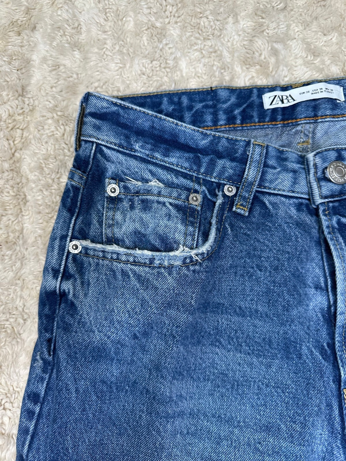 Zara distressed medium wash button-up straight leg denim jeans Size 30 indie Y2K