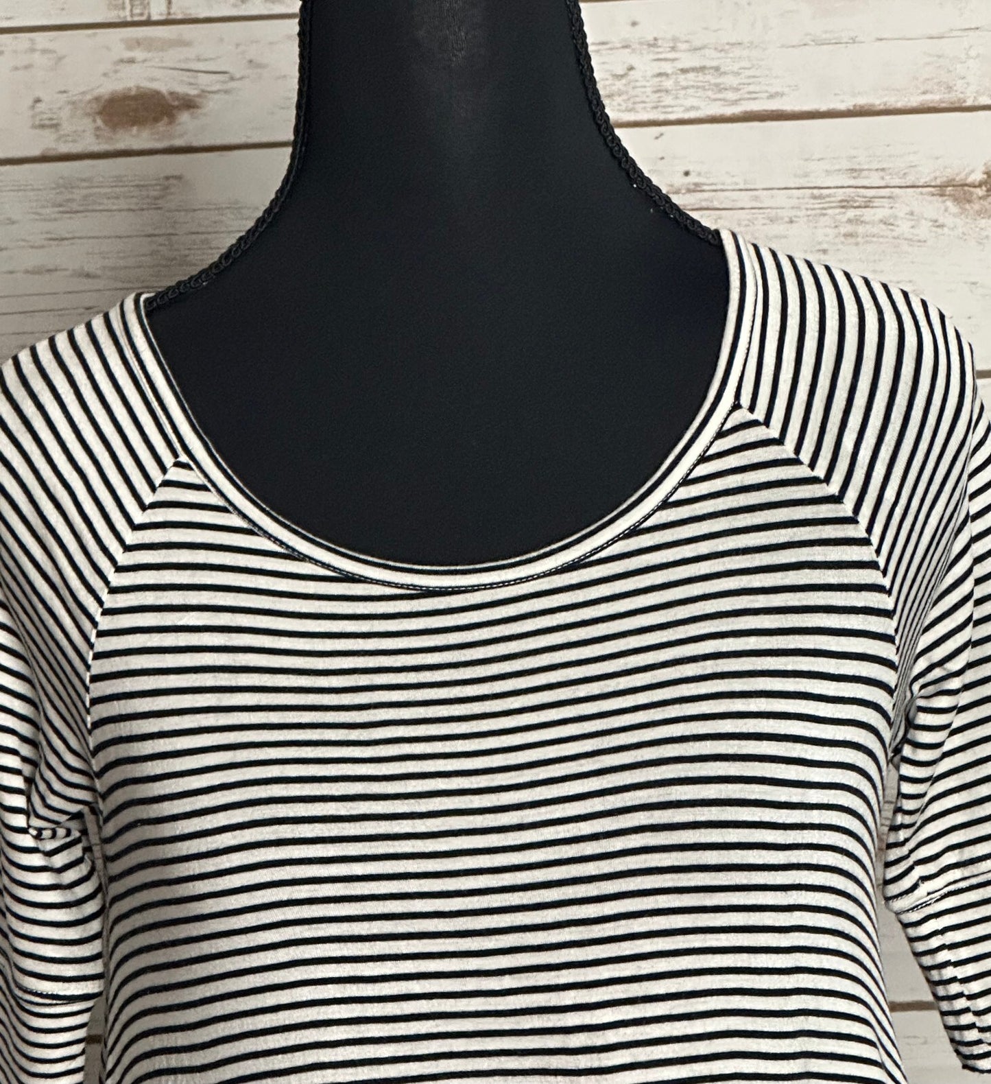 Roxy black white striped scoop neck short sleeve swing dress Size XS coastal