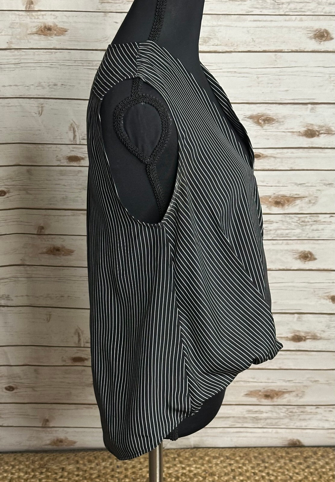 rag & bone black white pinstriped wrap V-neck sleeveless 100% silk blouse XS