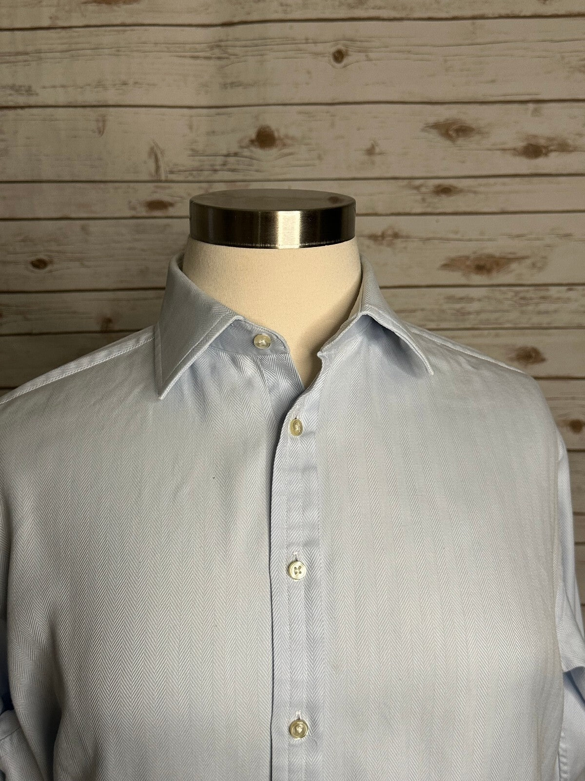 Thomas Pink Classic light blue herringbone long sleeve button-up shirt 17-35
