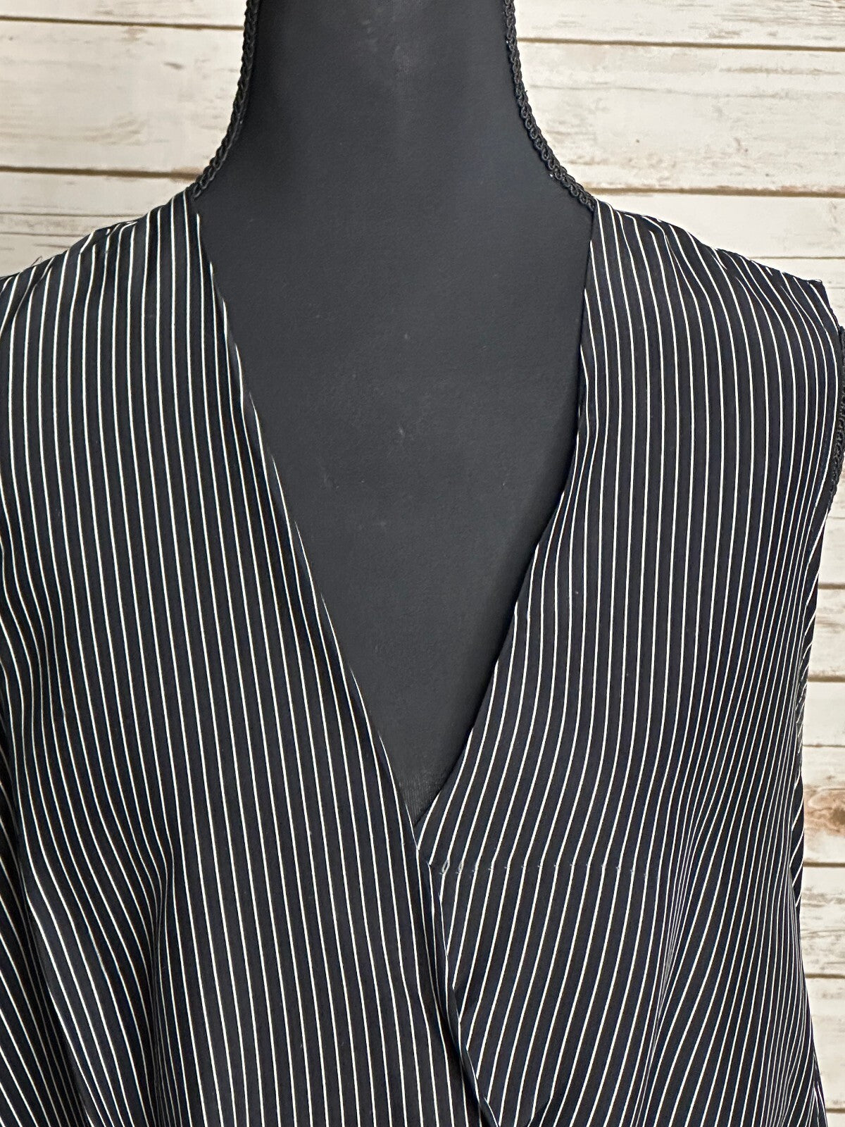 rag & bone black white pinstriped wrap V-neck sleeveless 100% silk blouse XS