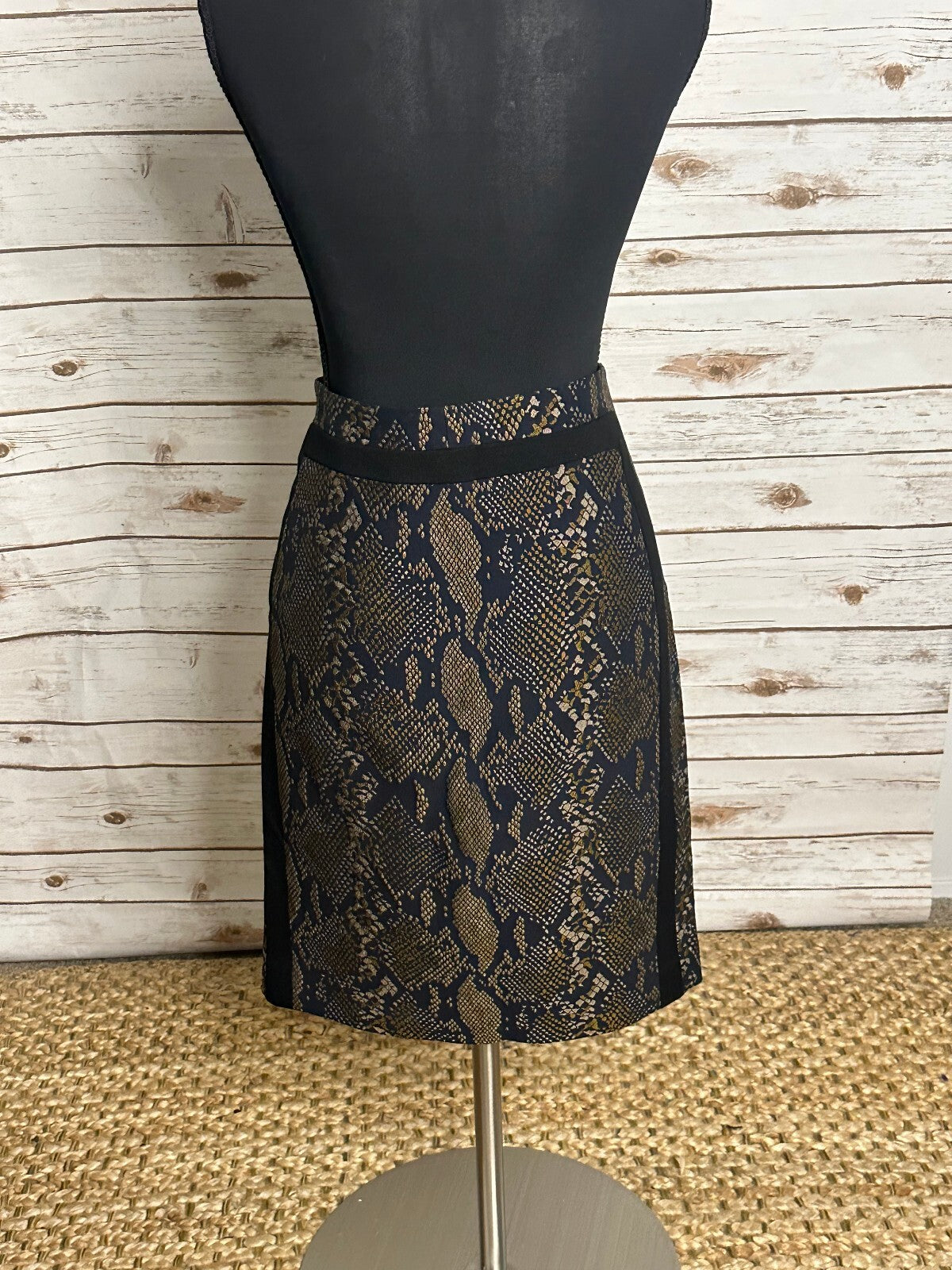 Diane von Furstenburg Marta black tan snakeskin pencil skirt Size 4 office siren