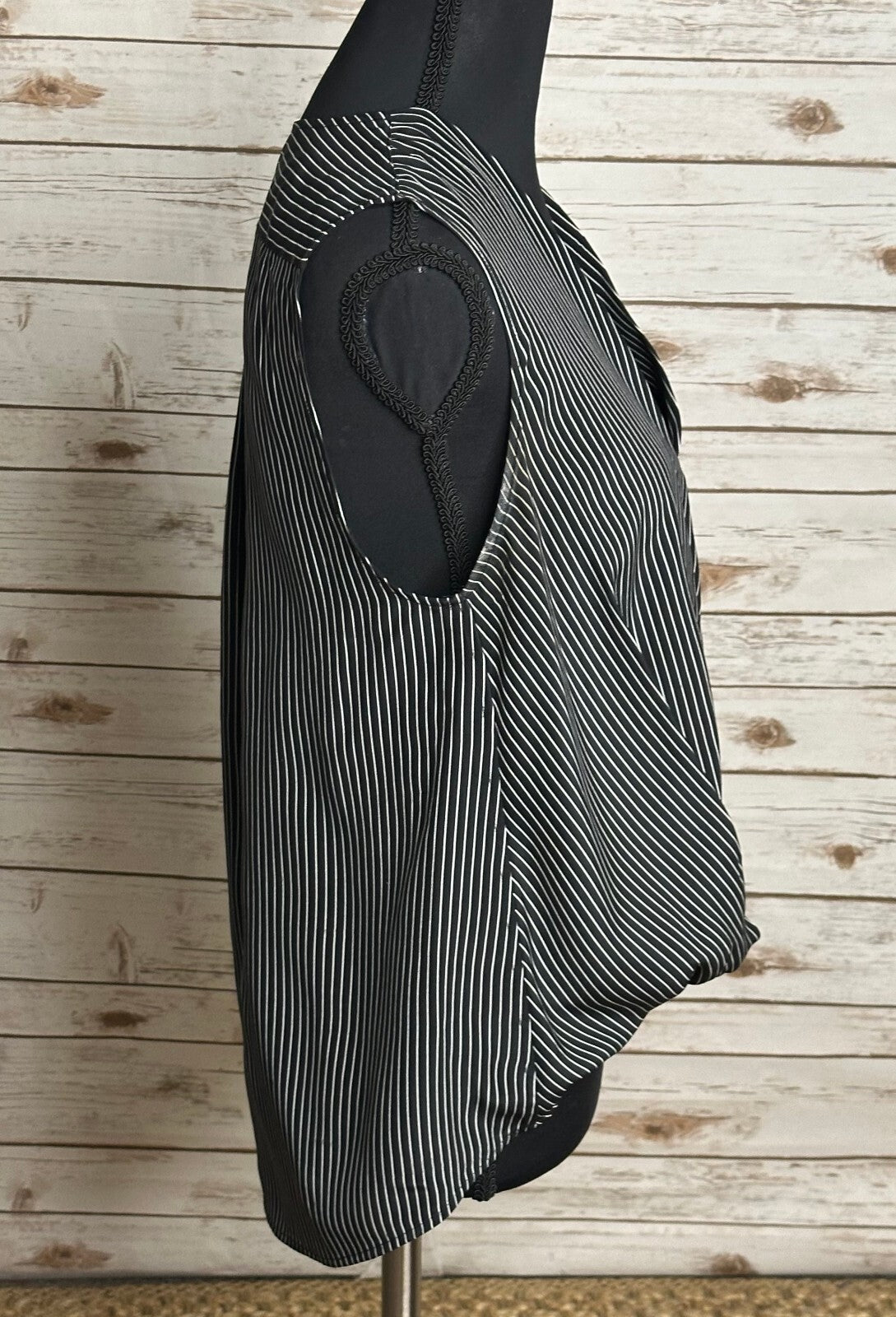 rag & bone black white pinstriped wrap V-neck sleeveless 100% silk blouse XS