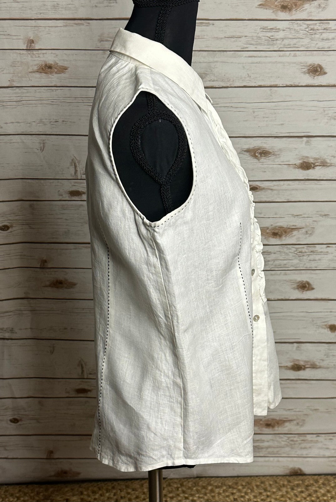 edward white sleeveless 100% Irish linen ruffled front button-up blouse Small