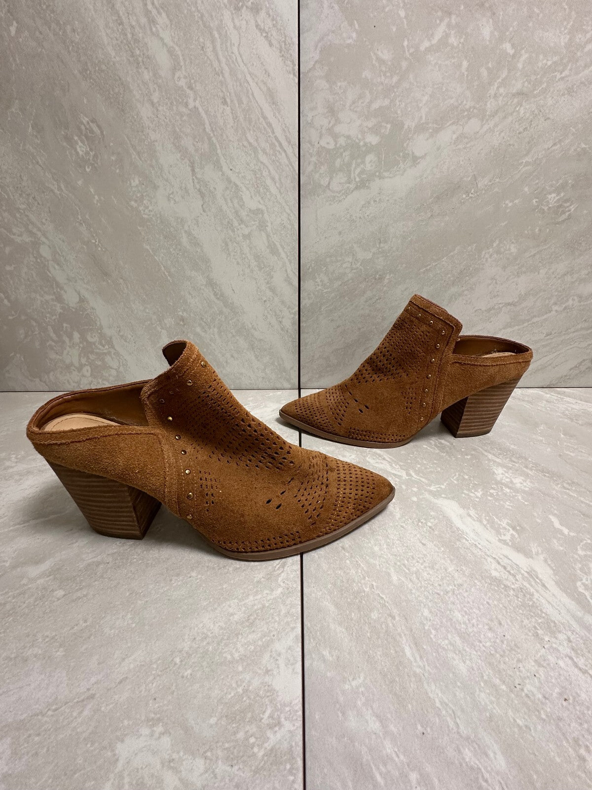 Gibson & Latimer Nora tan perforated suede gold studded mules 8.5 Western