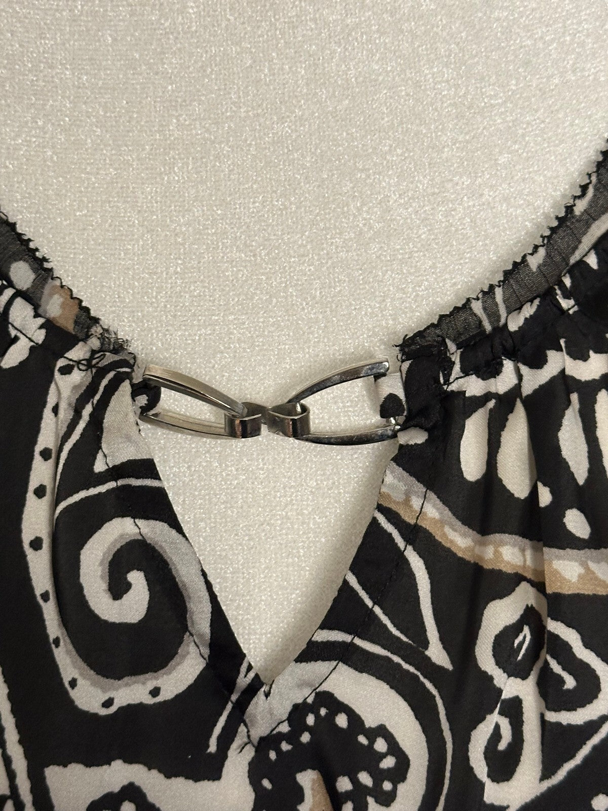 White House Black Market black white paisley long sleeve blouse 12 monochrome
