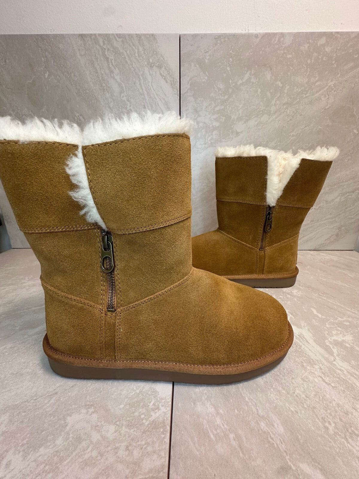 Koolaburra by UGG chestnut suede Aribel short boots Youth 5/Women 7
