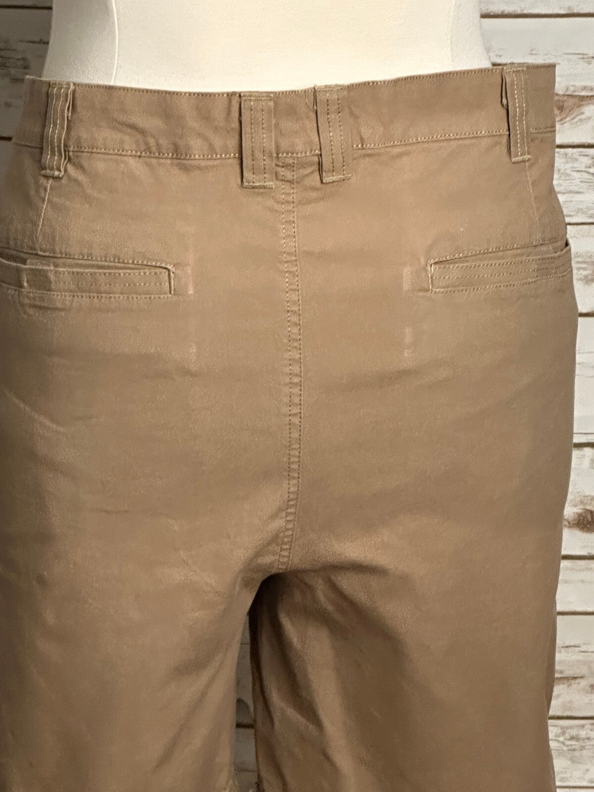 Columbia khaki Regular Fit utility cargo hiking shorts Size 48 gorpcore outdoor