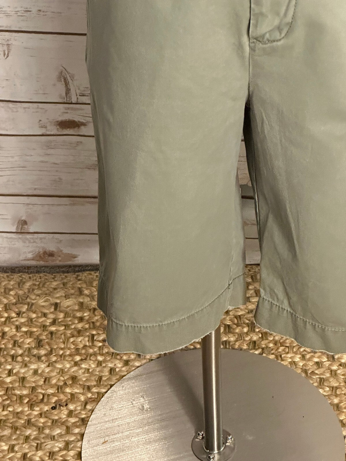 GAP Favorite Chino olive green cotton bermuda shorts Size 16